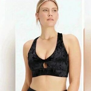 Fabletics Oasis Elegant Black Velvet Sport Bra  Bralette M